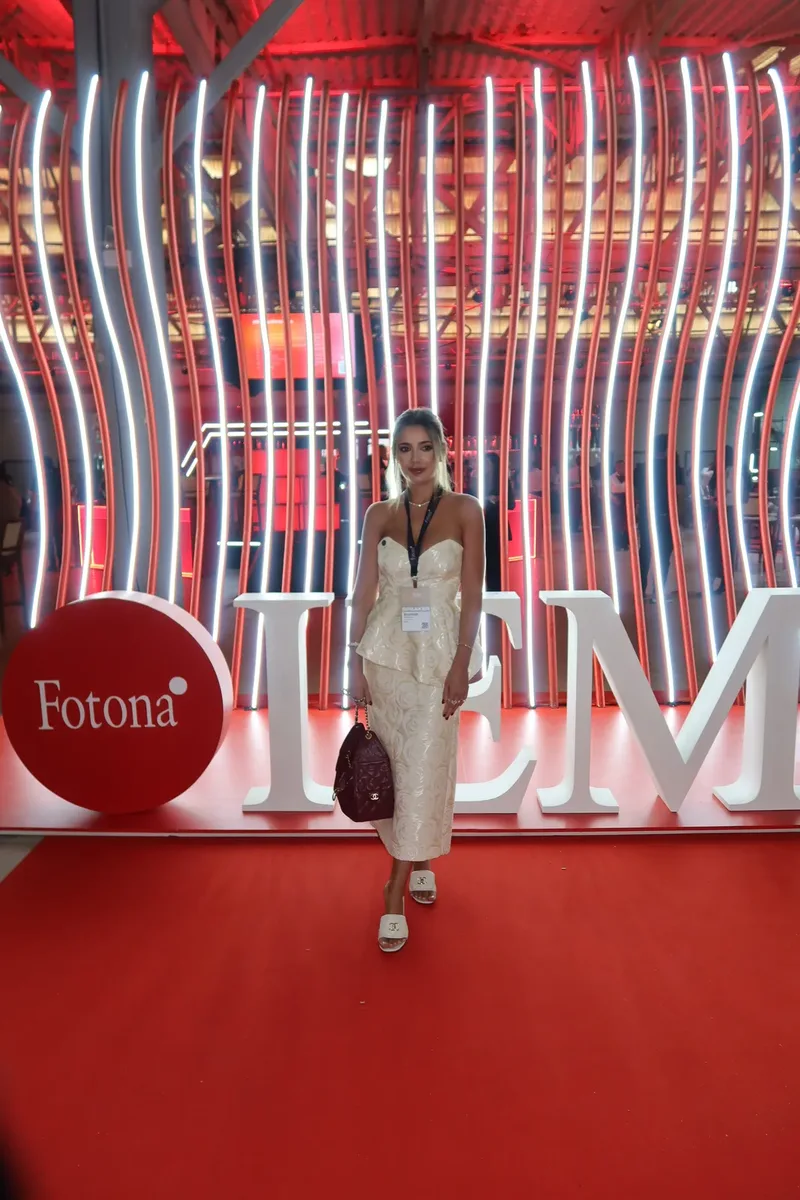 Dra. Brumna Valdivieso em evento da Fotona